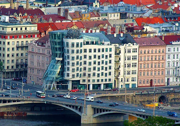 6. Танцующее здание, Прага, Чехия