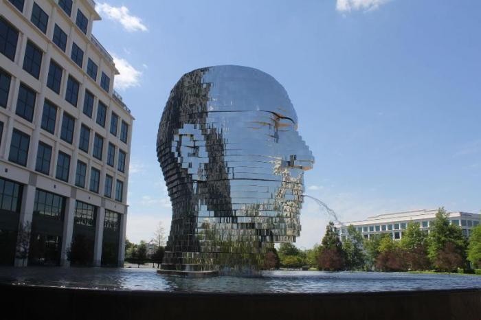 23. «Метаморфозы» (Шарлотта, США)