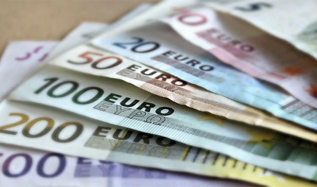 Парижские таксисты платят почти 200,000 евро за свои лицензии.