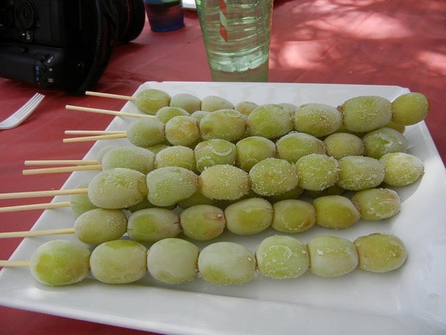13. Замороженные вкусные шашлыки из винограда