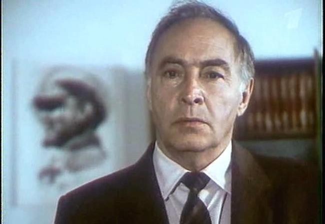 10. САМЫЙ СОВРЕМЕННЫЙ – «ЛЮБОВЬ С ПРИВИЛЕГИЯМИ» (1989; РЕЖИССЕР – ВЛАДИМИР КУЧИНСКИЙ)