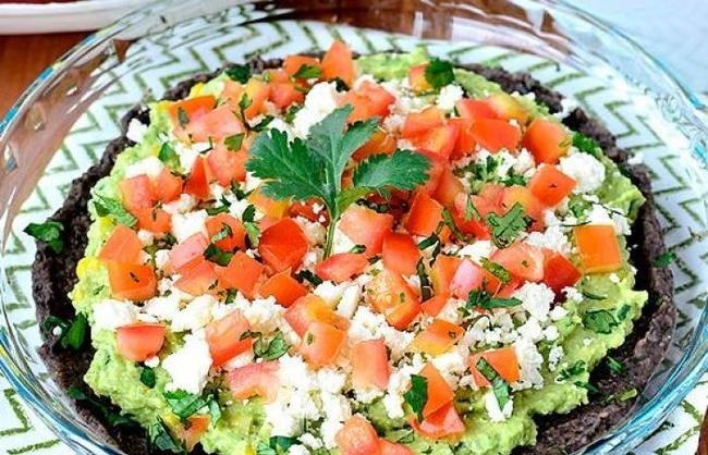 Гуакамоле из черной фасоли и кукурузы