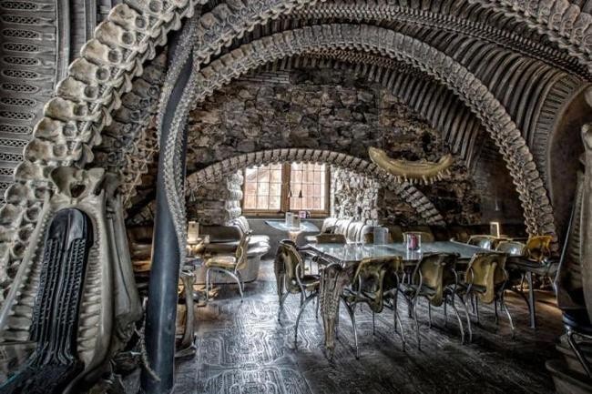 H.R. Giger Museum Bar, Швейцария
