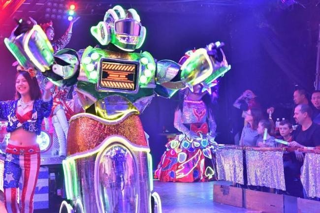 Robot Restaurant, Япония