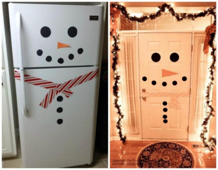 10. Снеговик на холодильнике или на двери