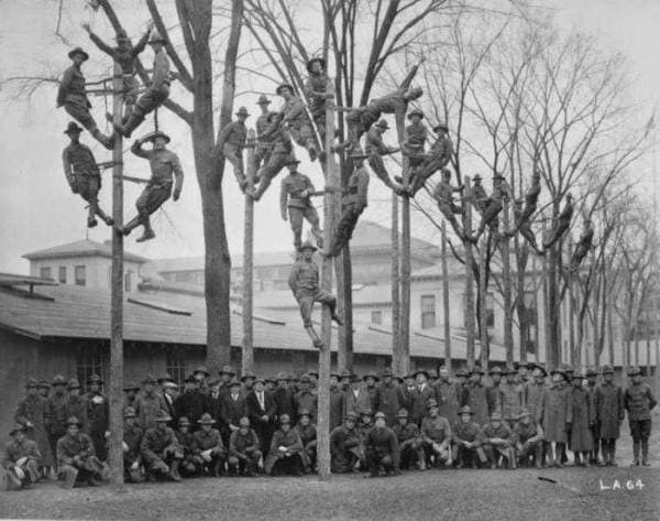 А это электрики, 1918 год.