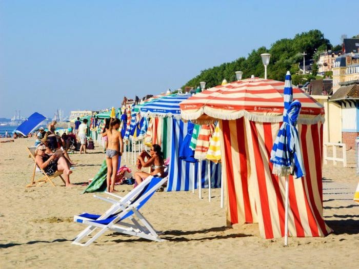 Пляж "Довиль", Нормандия, Франция