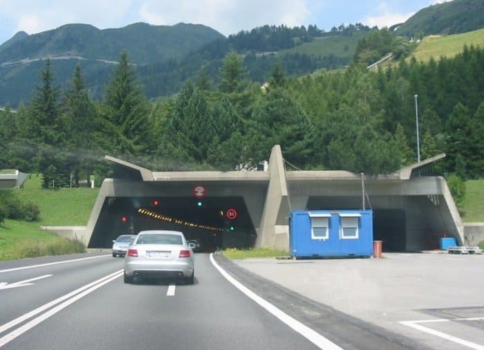 3. Готардский автомобильный тоннель
