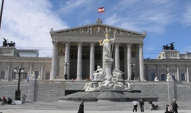18. Официальное название Австрии — Австрийская Республика (Republik Oesterreich)