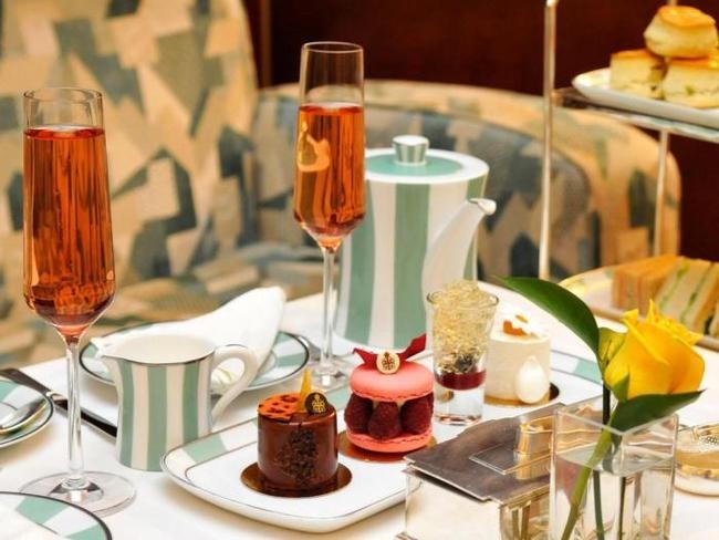 Послеобеденный чай в Claridge's в Лондоне