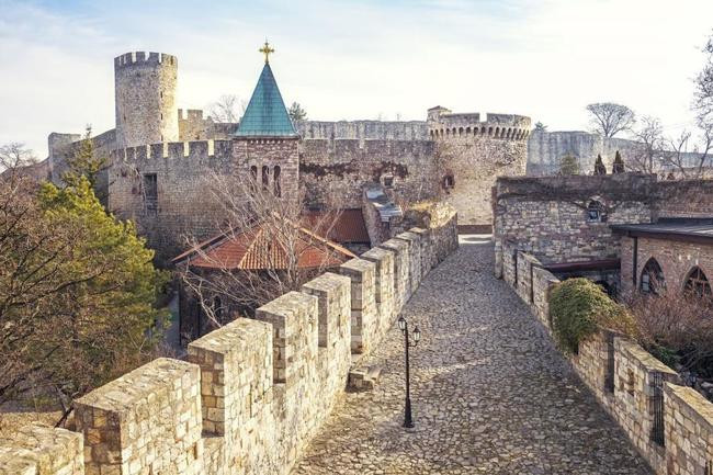 Совершите экскурсию по старинной городской крепости