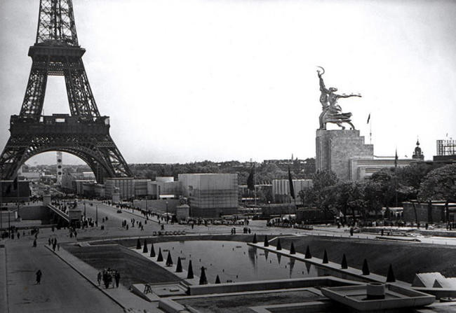 5. Скульптура «Рабочий и колхозница» в Москве (Россия)