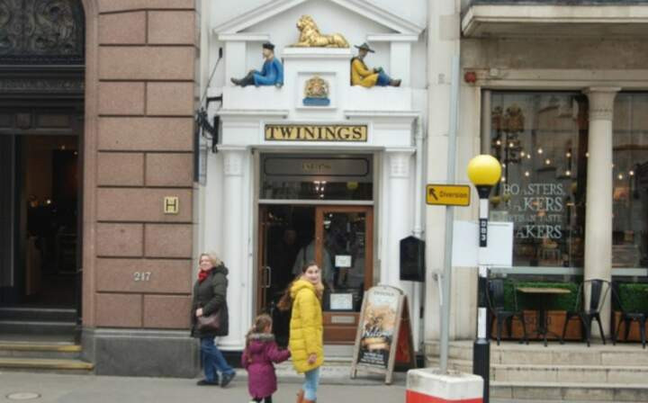 Wonder london. Twinings магазин в Лондоне. Чайный магазин в Лондоне Твайнингс. Первый магазин чая в Англии Twinings. Первый чайный магазин в Англии.