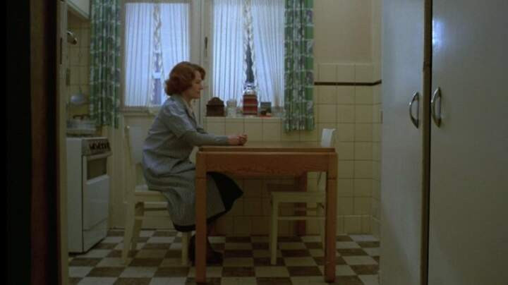 «Jeanne Dielman, 23, quai du commerce, 1080 Bruxelles» («Жанна Дильман, набережная коммерции 23, Брюссель 1080»)
