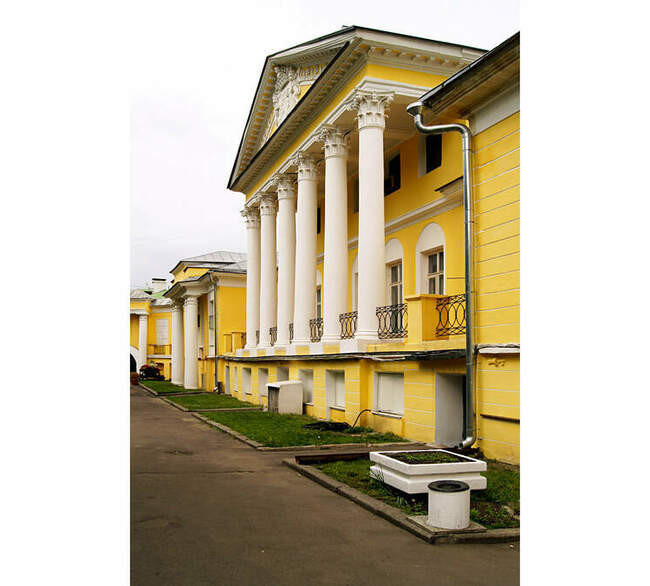 6. Городская усадьба Соллогуба (Дом Ростовых)