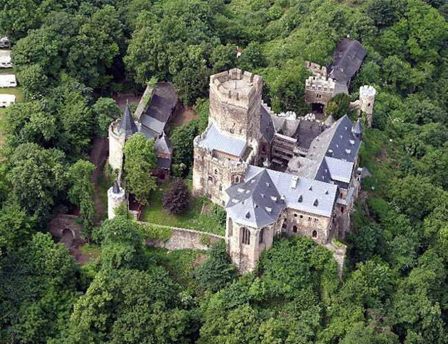 Замок друзей. Замок Ланек Германия. Замок в Ланштайне. Замок Ланек Германия тамплиеры. Замок Нассау на реке Лан.