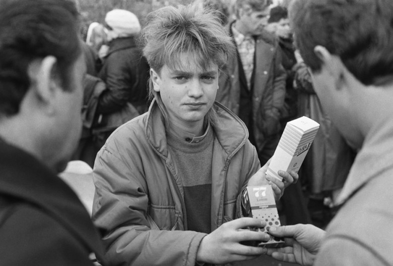 Спекулянты: массовая армия чёрного рынка