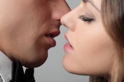 Почему люди целуются? Мнение ученых