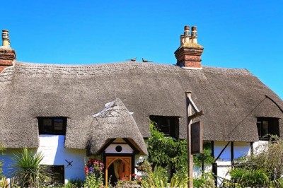 Британские пряничные домики: почему в Англии так популярны соломенные крыши