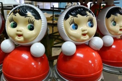 Как в СССР появилась неваляшка, игрушка, которой забавлялись миллионы детей