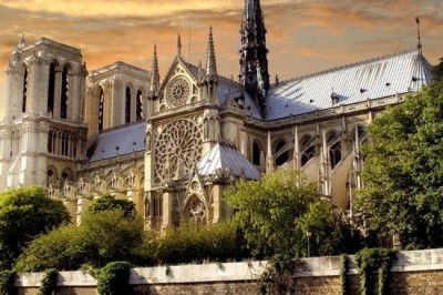 Нотр-Дам де Пари: 800-летняя история Собора Парижской Богоматери.
