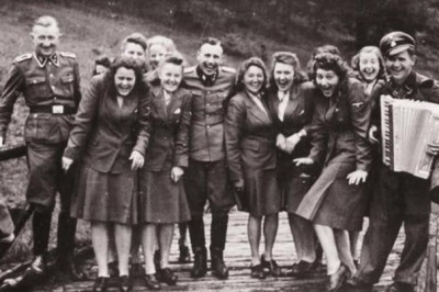 Документальные снимки женщин, служившие в рядах вермахта