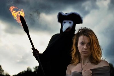 Легенда о ведьме-красавице Соледад, которая спаслась от инквизиции, уплыв в нарисованном на стене корабле