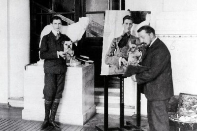 Князь Феликс Юсупов в 17 лет нарядившись в женское пел в кафе-шантанах, в 29 убил Распутина, а в 30 впервые получил предложение взойти на российский трон