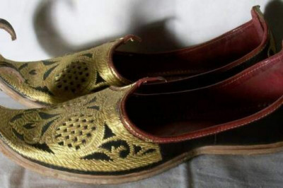 Зачем на Востоке в прежние времена носили обувь с острыми загнутыми носами