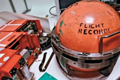 Как выглядит черный ящик с самолета, почему он оранжевый и что находится у него внутри