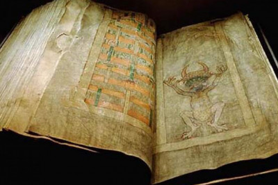 «Гигантский кодекс»: как в книге бенедиктинцев оказался странный рисунок, из-за которого ее называют «Библией дьявола»