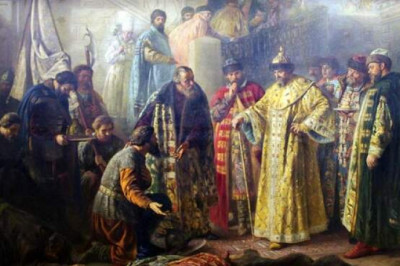 Чем занимались чашник, стряпчий, постельничий, и какие придворные чины и саны были еще на Руси