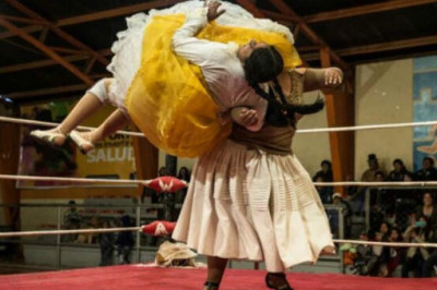 Женский реслинг и замуж за дерево: 10 заграничных привычек, которые нас заставляют крутить пальцем у виска