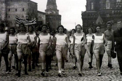 Нижнее белье в СССР: что скрывали под одеждой советские женщины