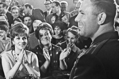 Ланч с королевой, прогулка с Лоллобриджидой и Пьеха на руках: как Юрий Гагарин покорял женские сердца