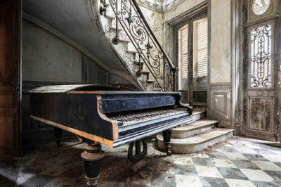 Как выглядел французский замок Кенель незадолго до разрушительного пожара