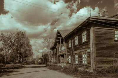 Деревянные бараки из СССР: как они появились и почему есть до сих пор