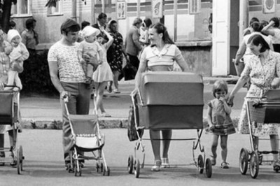 Коляски советских детей: от деревянного ящика до моделей с рессорами и тормозами