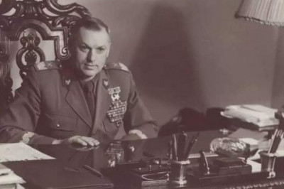 «Чья жена Серова и чей муж — вы»: странная верность Константина Рокоссовского