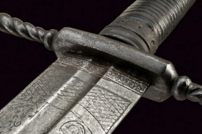 Зачем нужна канавка на клинках мечей и ножей