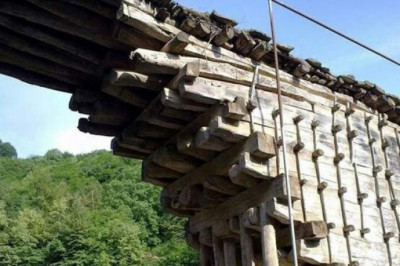 200-летний мост в дагестанском селе Гулли, который построен без единого гвоздя, но способен выдержать автомобиль