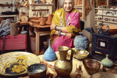 «Розовый мир» Беатрис Вуд: как художница стала прообразом героини «Титаника» и превратила керамику в искусство