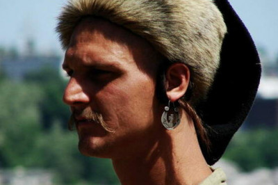 Зачем некоторые казаки носили в ухе серьгу