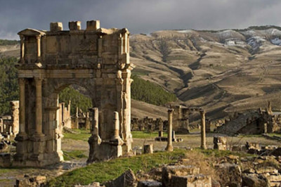 Тайны Тимгада: какие загадки хранил древнеримский город-призрак, который был похоронен в песках Африки больше 1000 лет