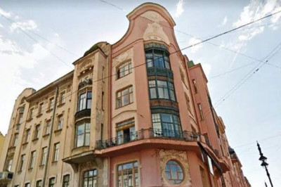 Доходный дом Бадаева: чем знаменито питерское здание и почему на нем изобразили печального ангела