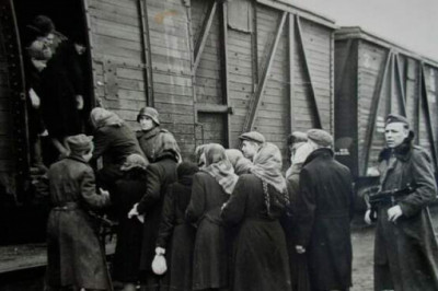 Зачем советских граждан немцы угоняли в Германию и что стало с ними стало после войны