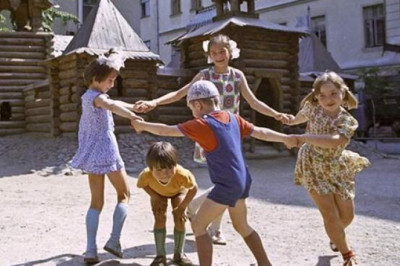 Советские дворовые игры, которым теперь дети обучаются у нейропсихологов, чтобы справляться со школой