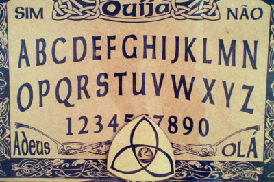 Как в старину вызывали духов: спиритизм, уиджи, психография