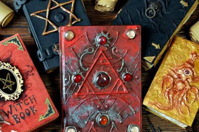 «Священная книга Тота», «Тайны Червя» и др: что запрещали читать подданным фараоны и короли