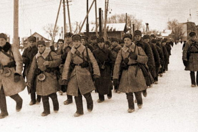 «Расстрел зенитками» бойцов 421-го стрелкового полка — по мемуарам и документам: что видел и чего не видел «Ванька-ротный»